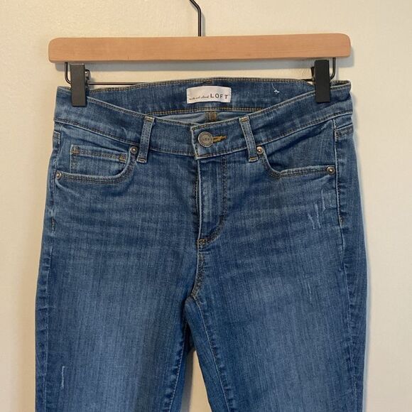 LOFT Medium Wash Modern Skinny Mid-Rise Raw Edge Hem Jeans Size 26/2 P - Picture 2 of 11